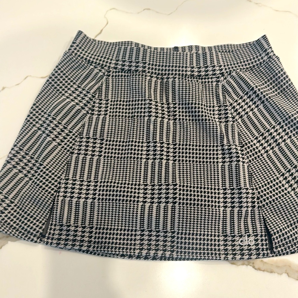 Alo black, and white houndstooth skirt. S